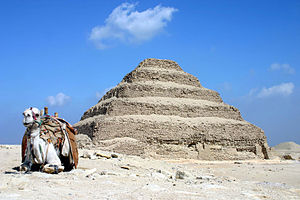 Džoserova stupňovitá pyramida v Sakkáře