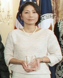 Sayaka Osakabeová získává v roce 2015 ocenění International Women of Courage Award.