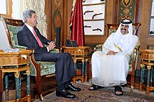 Den tidligere emir Hamad bin Khalifa Al Thani og USA's udenrigsminister John Kerry i 2013.  