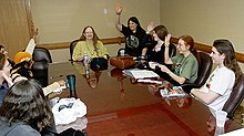 Pamela Dean leyendo en Minicon  