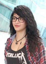 Shruti Hassan a fost distribuit ca una dintre eroina principală marcând a doua ei colaborare cu Suriya.