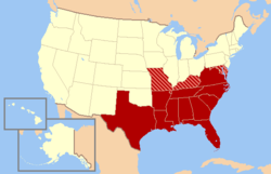 Die Staaten in kräftigem Rot trennten sich von der Union und bildeten die Konföderierten Staaten von Amerika, während die gestreiften Staaten Grenzstaaten waren, die bei der Union blieben.