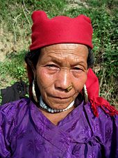 Donne tibeto-birmane di casta Tamang in abito rurale