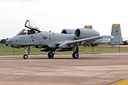 En grå A-10  