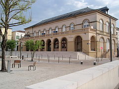Theatre and Charles de Gaulle square.