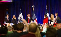 Familia Trump la un miting de campanie în Des Moines, Iowa, februarie 2016  