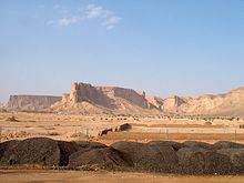 Il paesaggio di Nejd: deserto e la scarpata di Tuwaiq vicino a Riyadh