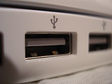 Un conector USB típico.  