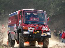 en Mercedes-Benz Unimog-lastvogn med overrulningsbur i Dakar-rallyet i 2006