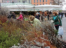 Sale of Easter branches at the Viktualienmarkt in Munich