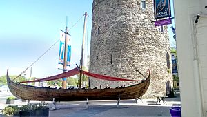 Viikinkien pitkälaiva Reginald's Towerissa, Waterfordissa